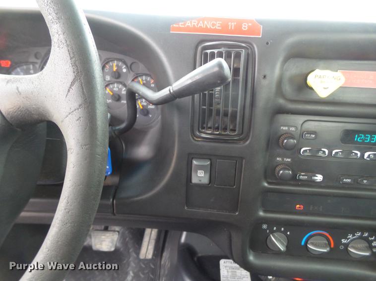 image for item DE1365 2006 Chevrolet C7500 bucket truck