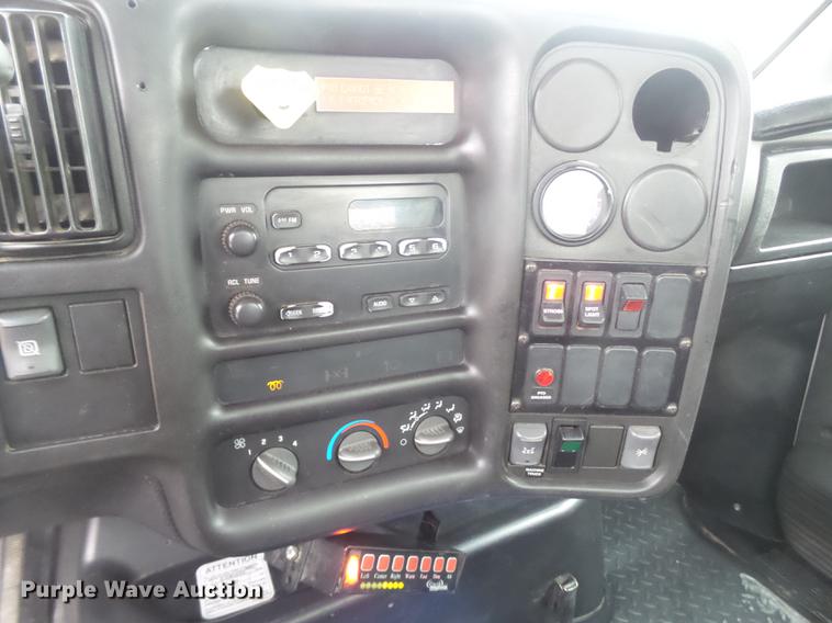 image for item DE1365 2006 Chevrolet C7500 bucket truck