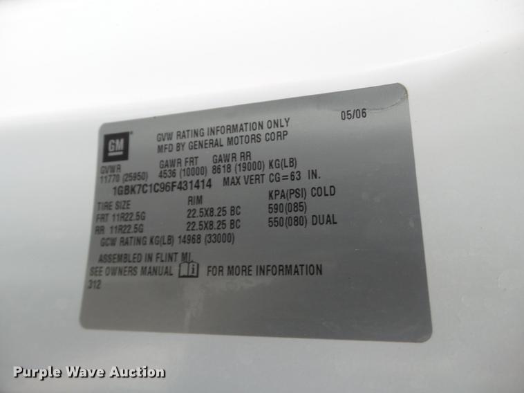 image for item DE1365 2006 Chevrolet C7500 bucket truck