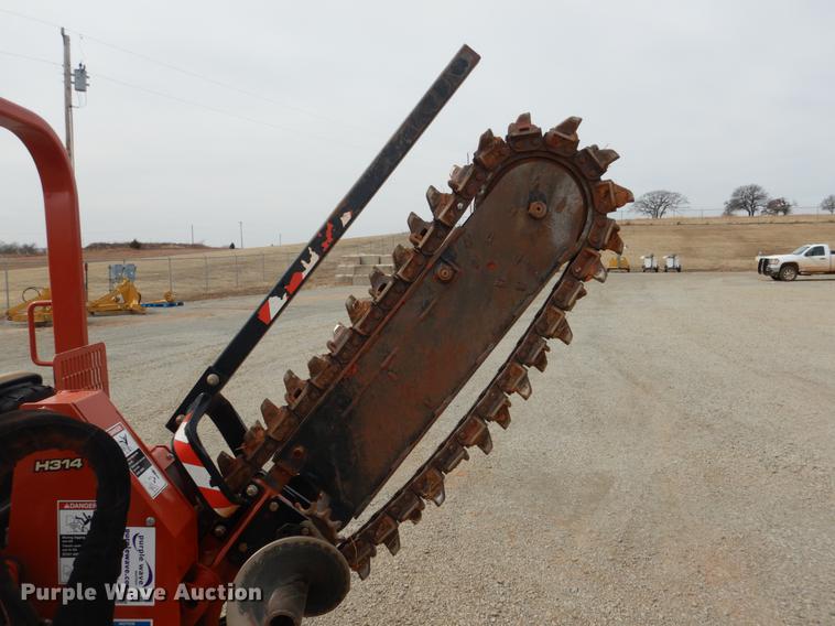 image for item DE3855 2014 Ditch Witch RT45 trencher