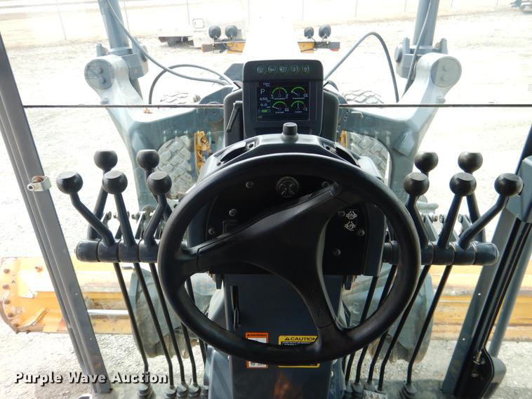 image for item DE3856 2013 John Deere 672G motor grader