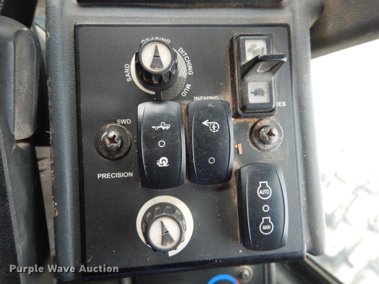 image for item DE3856 2013 John Deere 672G motor grader