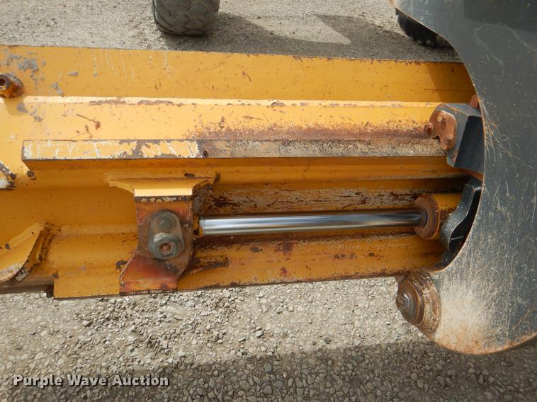 image for item DE3856 2013 John Deere 672G motor grader