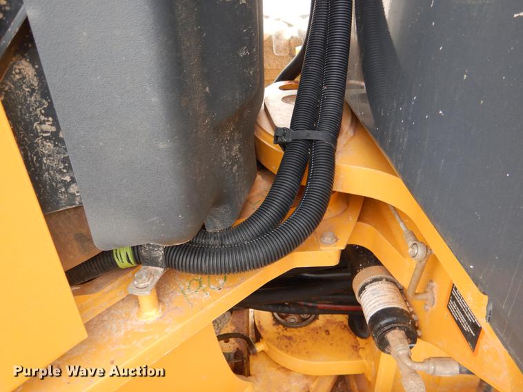 image for item DE3856 2013 John Deere 672G motor grader