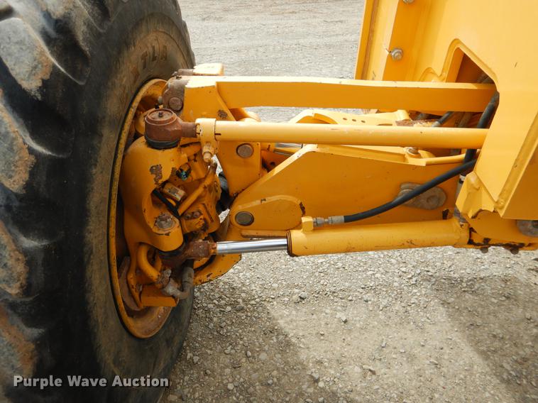 image for item DE3856 2013 John Deere 672G motor grader