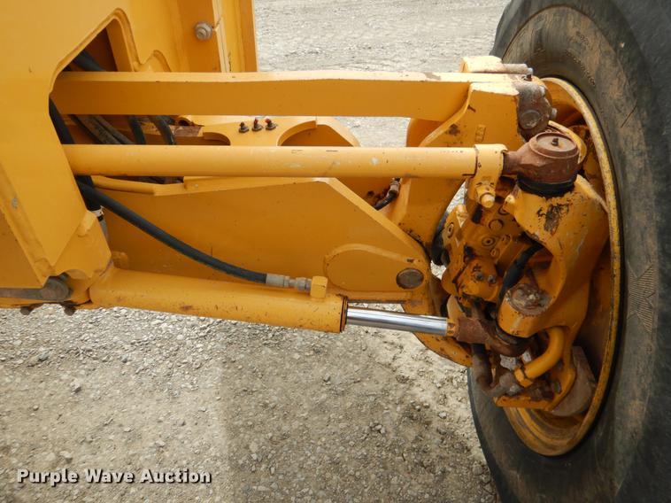 image for item DE3856 2013 John Deere 672G motor grader
