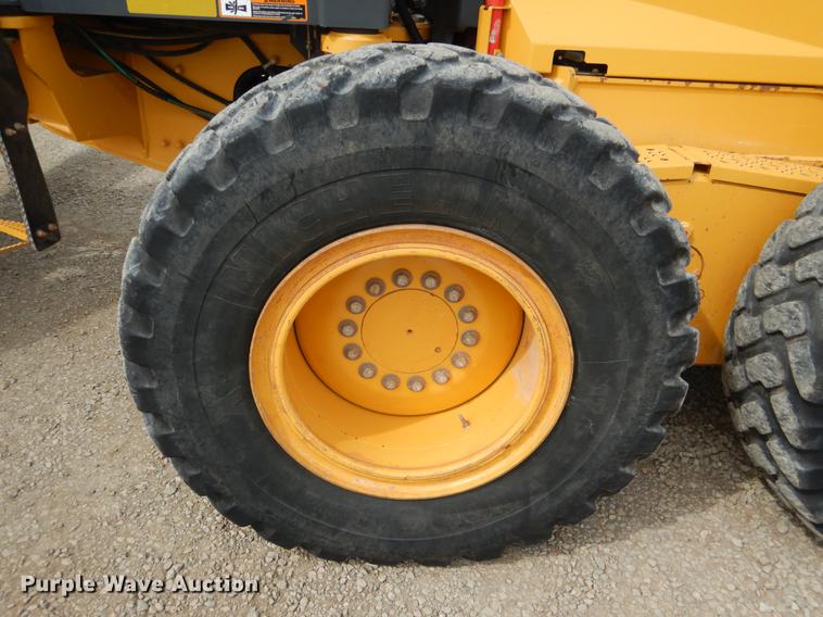 image for item DE3856 2013 John Deere 672G motor grader