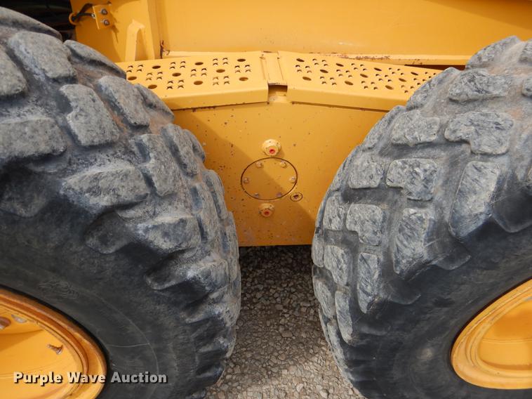 image for item DE3856 2013 John Deere 672G motor grader