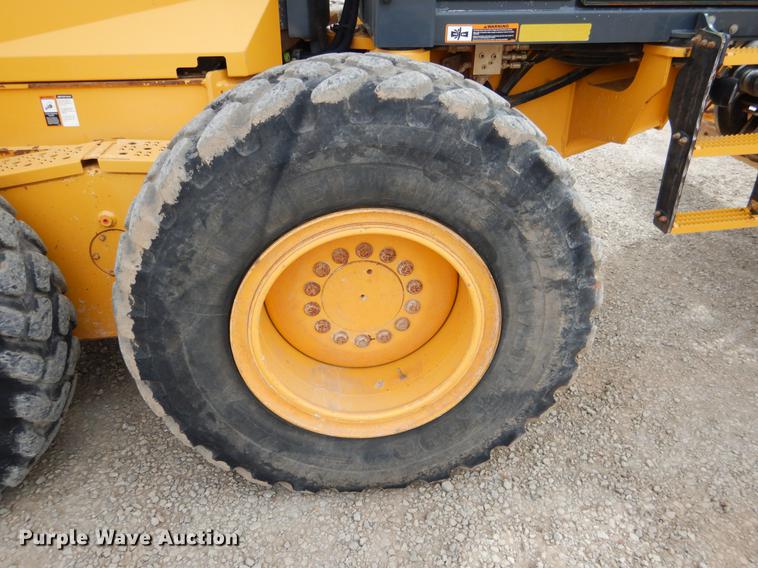 image for item DE3856 2013 John Deere 672G motor grader