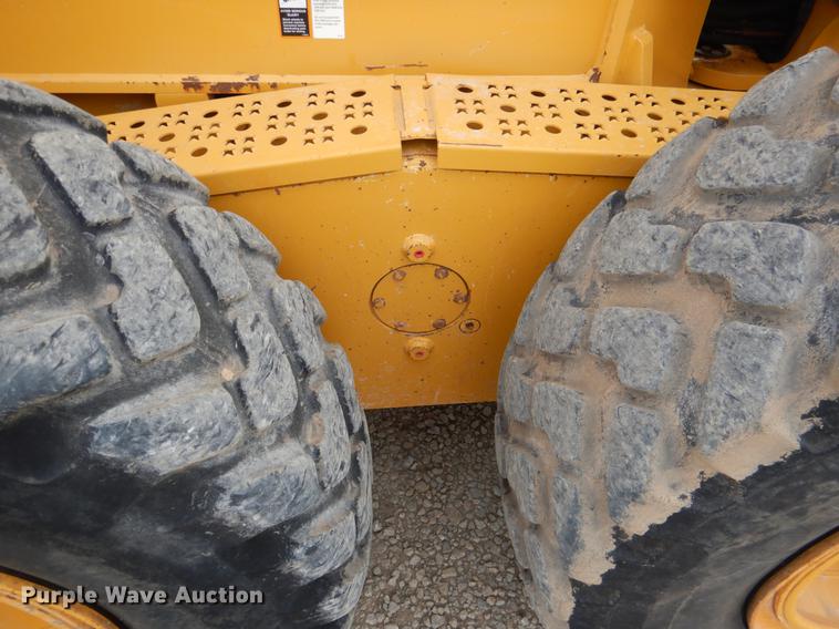 image for item DE3856 2013 John Deere 672G motor grader