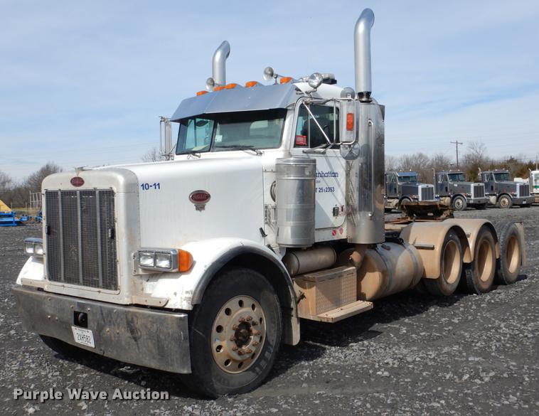 image for item DE3858 2001 Peterbilt 357 semi truck