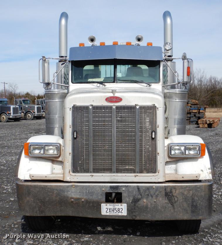 image for item DE3858 2001 Peterbilt 357 semi truck