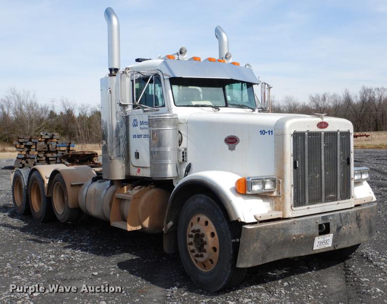 image for item DE3858 2001 Peterbilt 357 semi truck