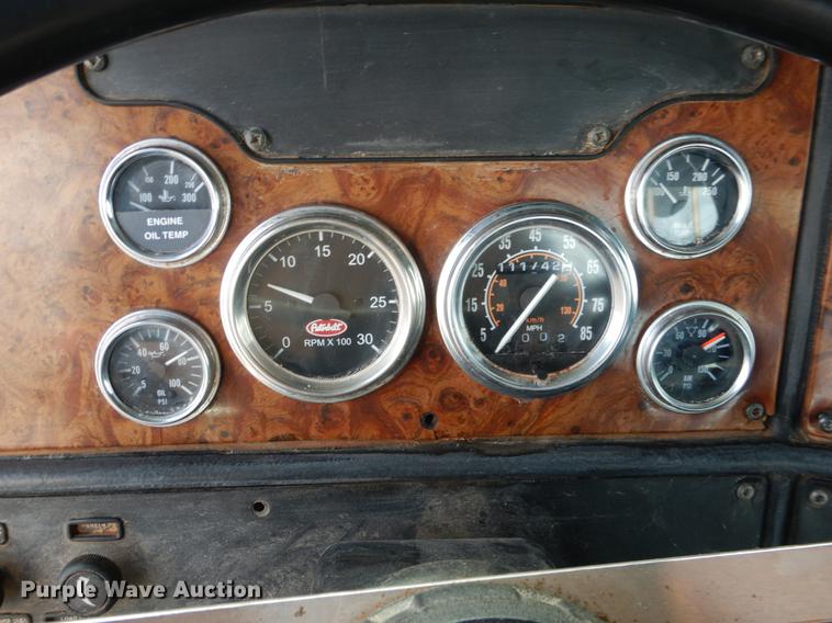 image for item DE3858 2001 Peterbilt 357 semi truck