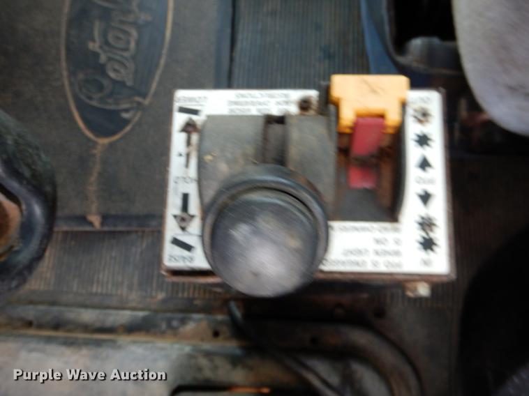 image for item DE3858 2001 Peterbilt 357 semi truck