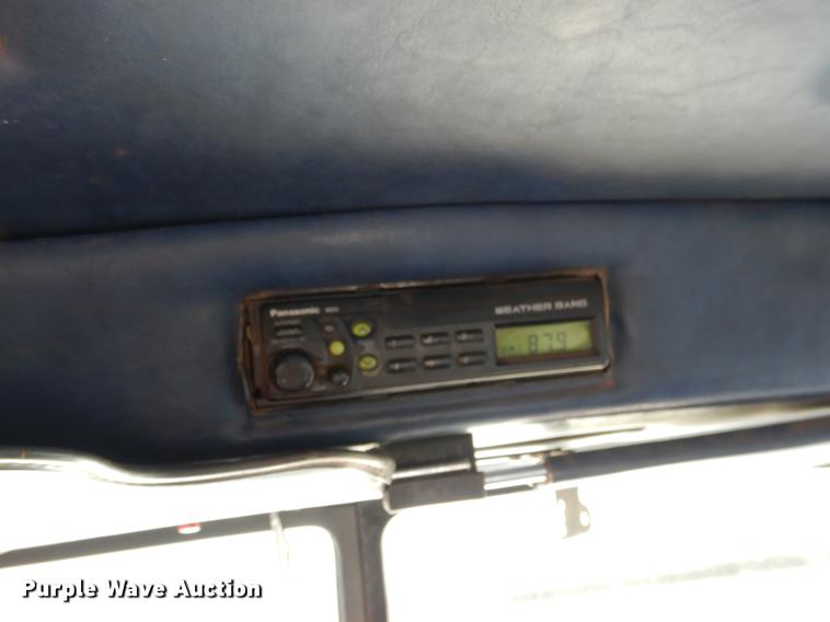 image for item DE3858 2001 Peterbilt 357 semi truck