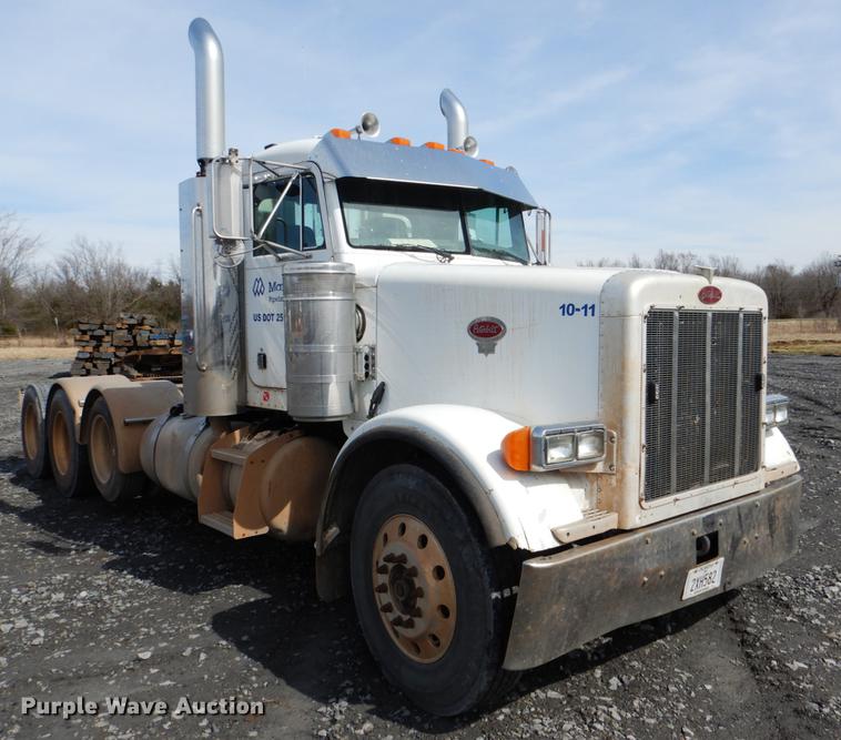 image for item DE3858 2001 Peterbilt 357 semi truck
