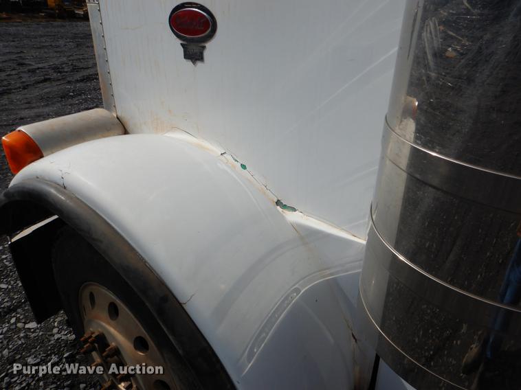 image for item DE3858 2001 Peterbilt 357 semi truck