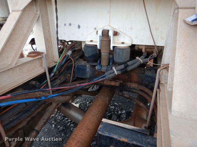 image for item DE3858 2001 Peterbilt 357 semi truck