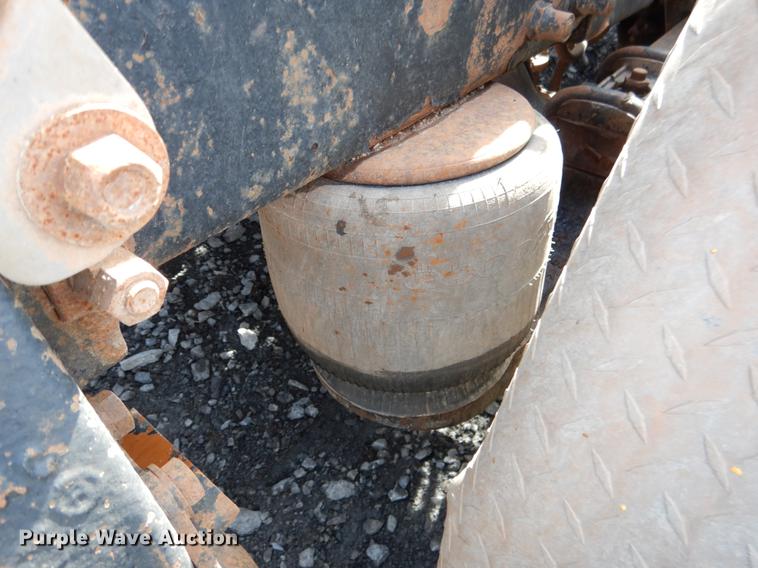 image for item DE3858 2001 Peterbilt 357 semi truck