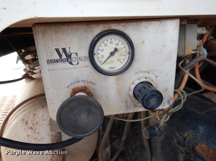 image for item DE3858 2001 Peterbilt 357 semi truck