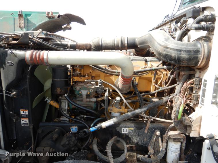 image for item DE3858 2001 Peterbilt 357 semi truck