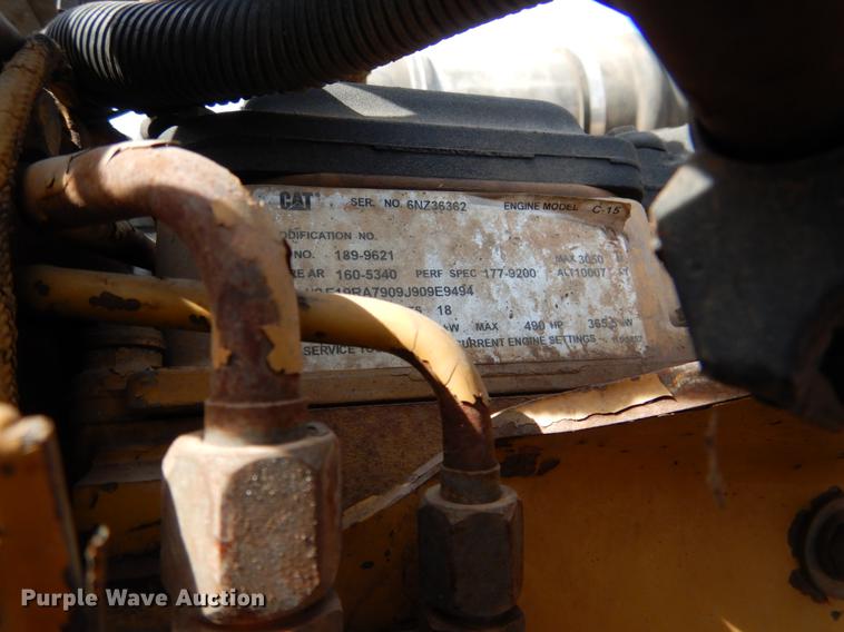 image for item DE3858 2001 Peterbilt 357 semi truck