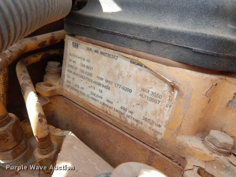 image for item DE3858 2001 Peterbilt 357 semi truck