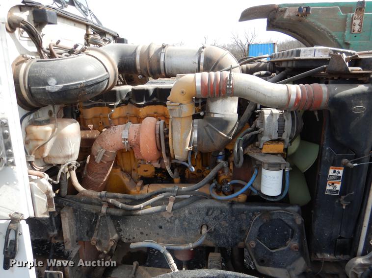 image for item DE3858 2001 Peterbilt 357 semi truck