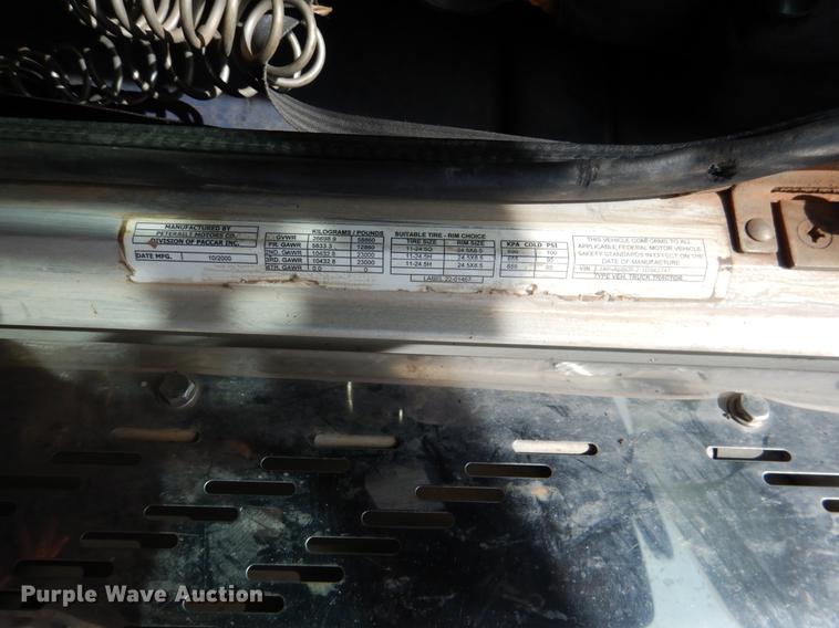 image for item DE3858 2001 Peterbilt 357 semi truck