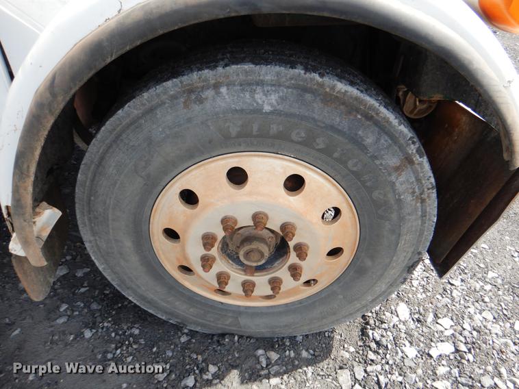 image for item DE3858 2001 Peterbilt 357 semi truck