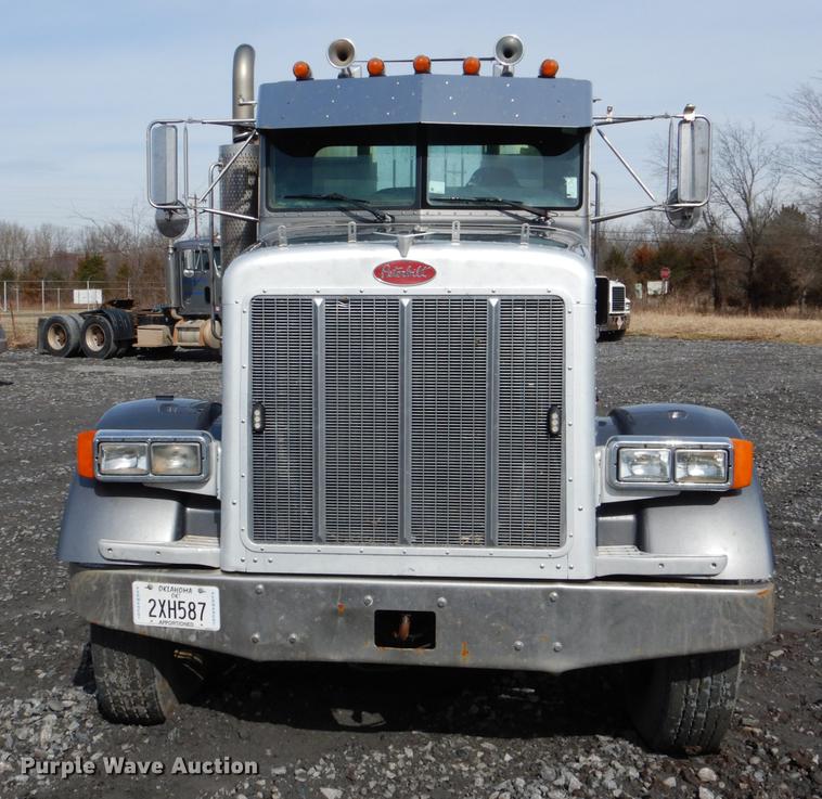 image for item DE3859 2003 Peterbilt 378 semi truck