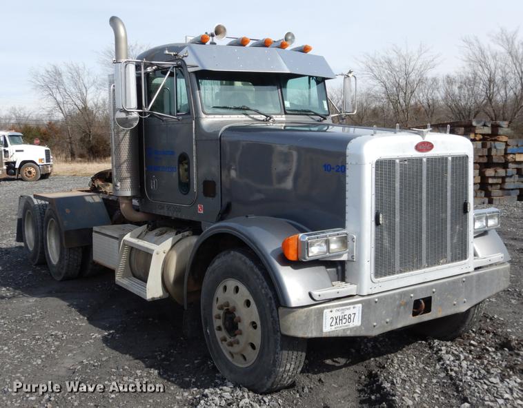 image for item DE3859 2003 Peterbilt 378 semi truck