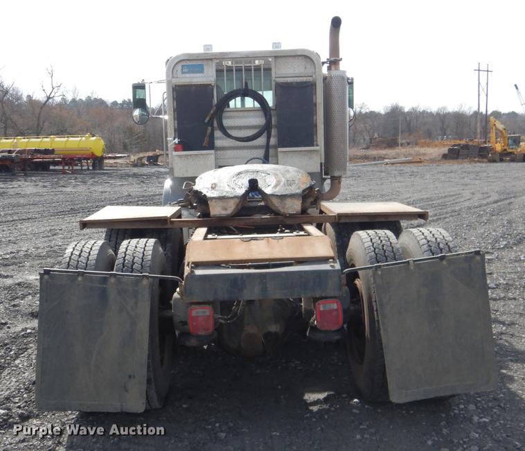 image for item DE3859 2003 Peterbilt 378 semi truck