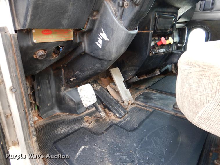 image for item DE3859 2003 Peterbilt 378 semi truck