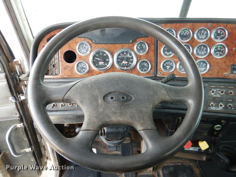 image for item DE3859 2003 Peterbilt 378 semi truck