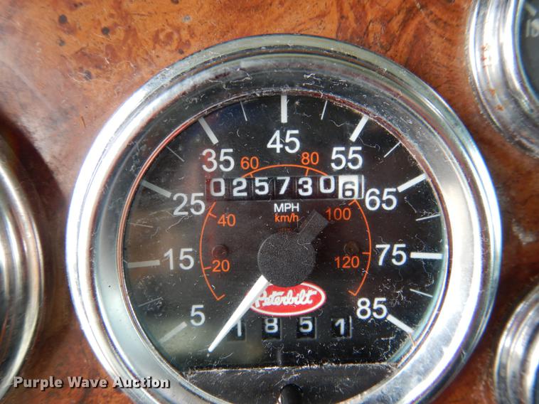 image for item DE3859 2003 Peterbilt 378 semi truck
