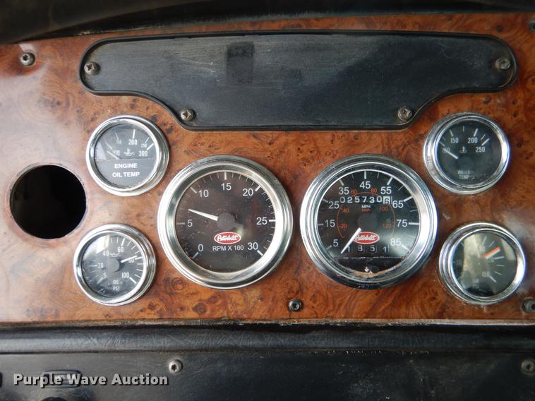 image for item DE3859 2003 Peterbilt 378 semi truck