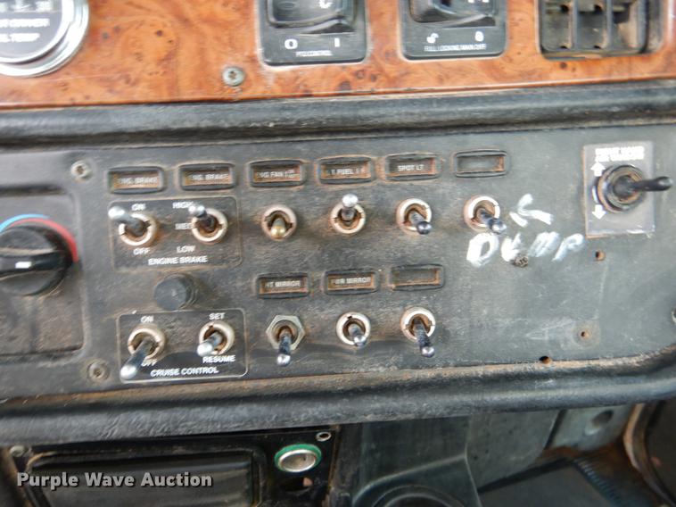 image for item DE3859 2003 Peterbilt 378 semi truck