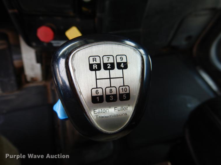 image for item DE3859 2003 Peterbilt 378 semi truck