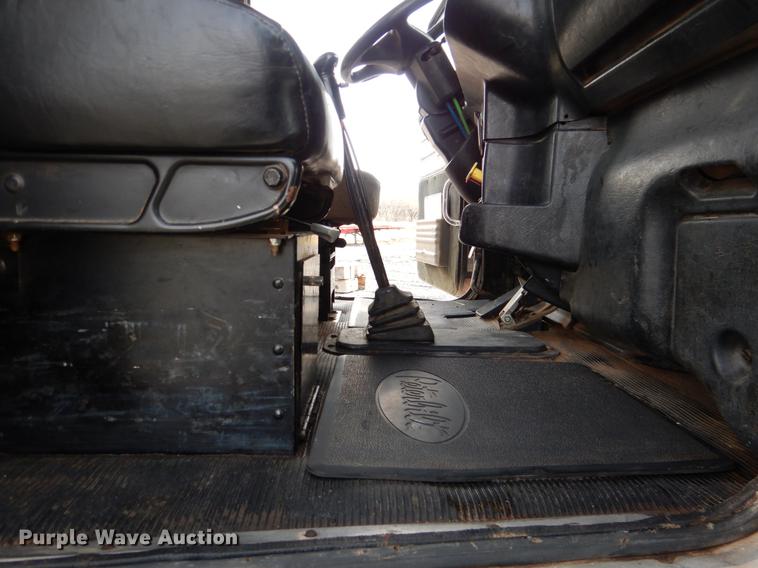 image for item DE3859 2003 Peterbilt 378 semi truck