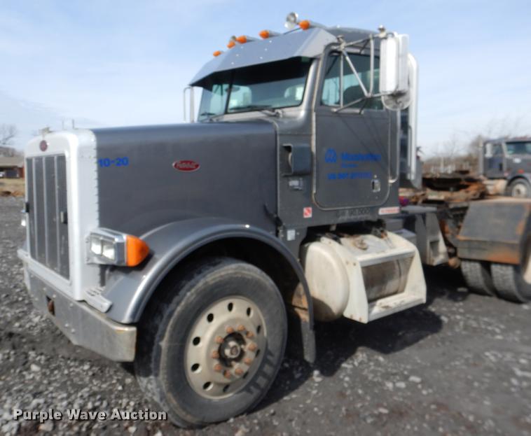 image for item DE3859 2003 Peterbilt 378 semi truck