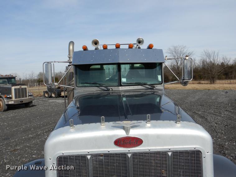 image for item DE3859 2003 Peterbilt 378 semi truck