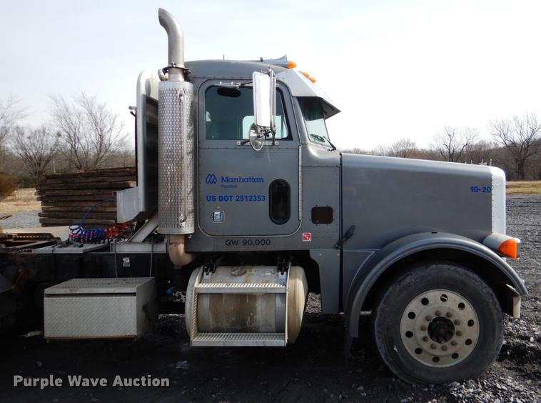 image for item DE3859 2003 Peterbilt 378 semi truck