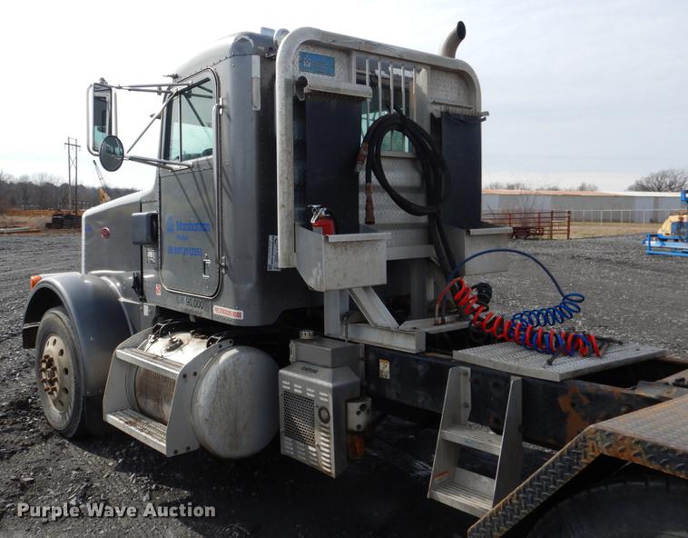 image for item DE3859 2003 Peterbilt 378 semi truck