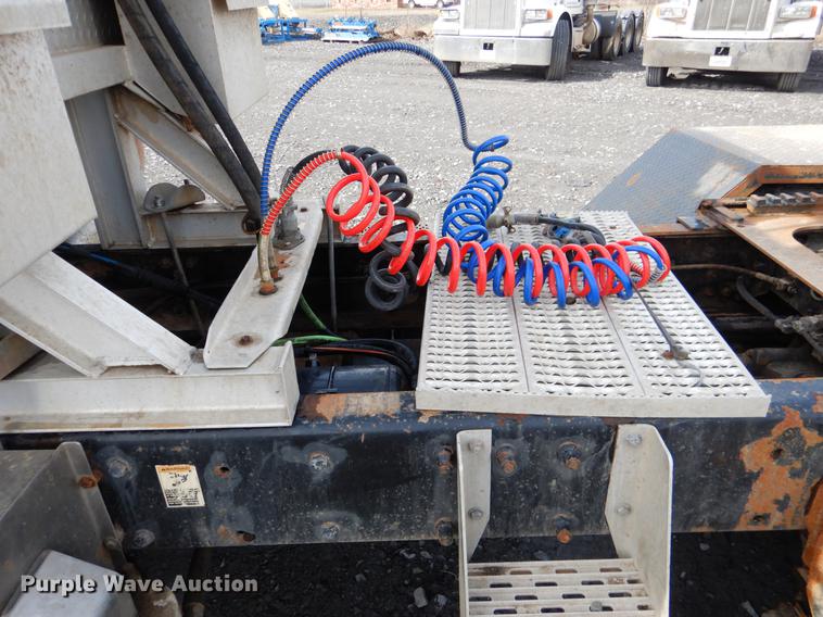 image for item DE3859 2003 Peterbilt 378 semi truck