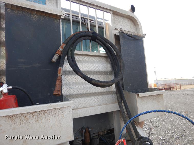 image for item DE3859 2003 Peterbilt 378 semi truck