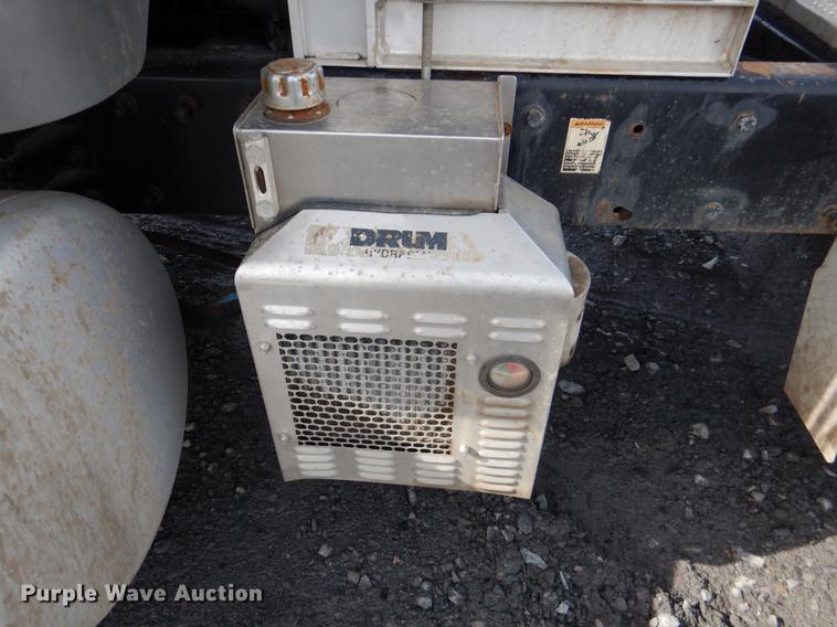 image for item DE3859 2003 Peterbilt 378 semi truck