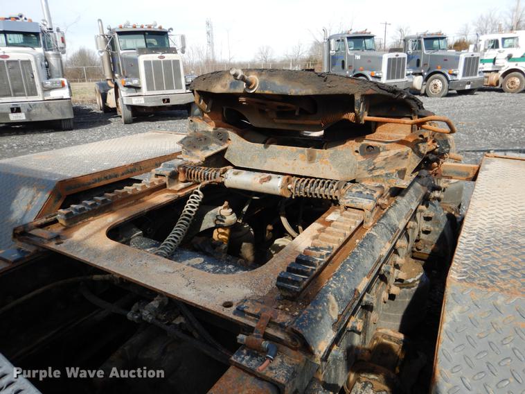 image for item DE3859 2003 Peterbilt 378 semi truck