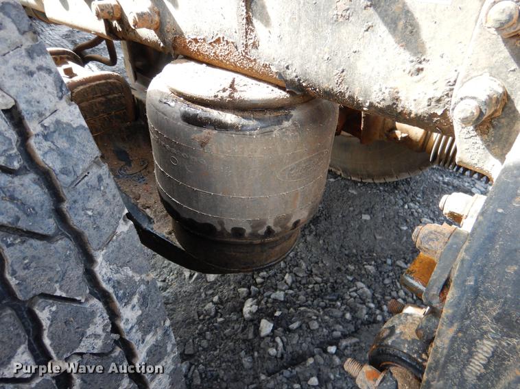 image for item DE3859 2003 Peterbilt 378 semi truck